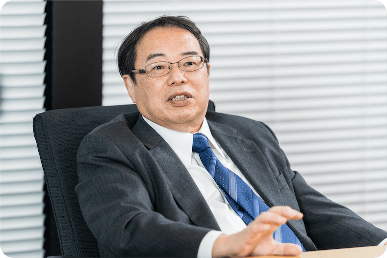 interview_4_kaku_02_TOH9607-1.png