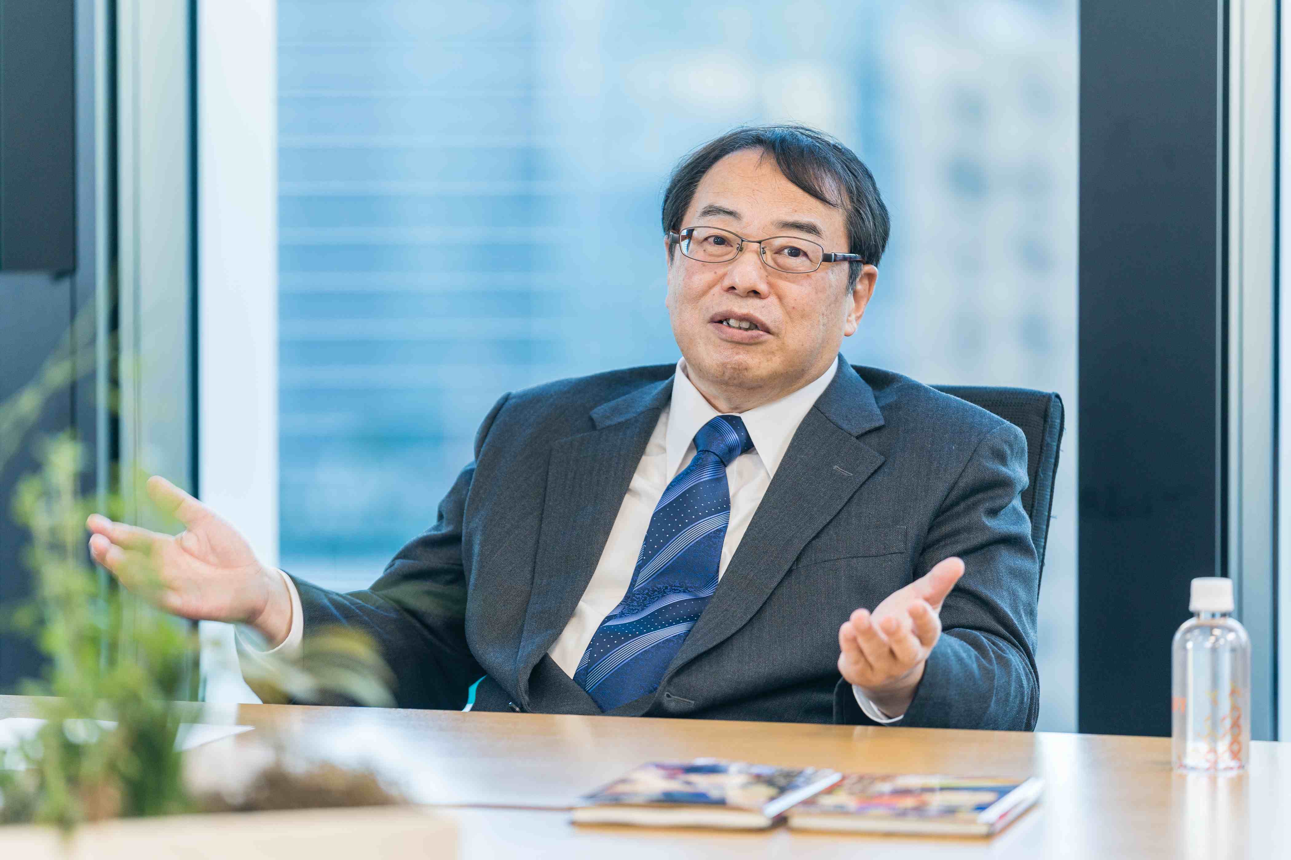 interview_3_kaku_1_TOH9520.png